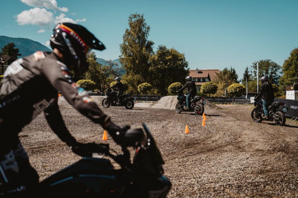 European Bike Week 2025 – Freiheit, Gemeinschaft und Custom Culture 1 European Bike Week 2025 Fahrer auf Offroad-Track