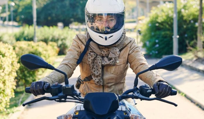 Motorrad-Geschichten aus der SHE RIDES Community 2022. Motorradfahrende Frauen erzählen ihre Geschichten.
