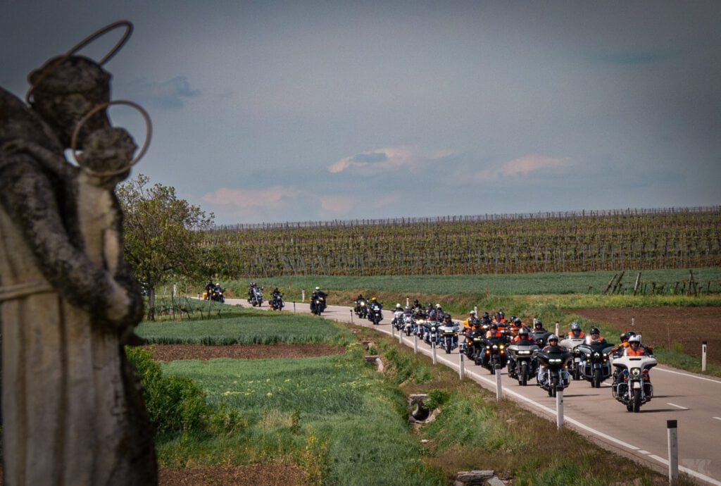 Kickoff der Harley-Davidson Charity-Tour (HDCT) mit rund 300 Harleys in Wien. Spenden sammeln für Menschen mit Muskelerkrankung.