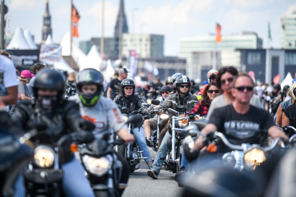 Harley-Davidson wird 120 – und feiert natürlich auch in Hamburg! Vom 19. bis zum 21. Mai 2023 steigen die Hamburg Harley Days.