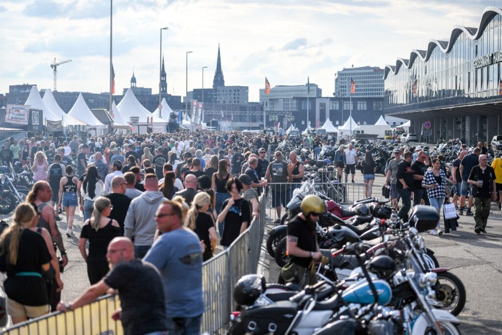 Harley-Davidson wird 120 – und feiert natürlich auch in Hamburg! Vom 19. bis zum 21. Mai 2023 steigen die Hamburg Harley Days.