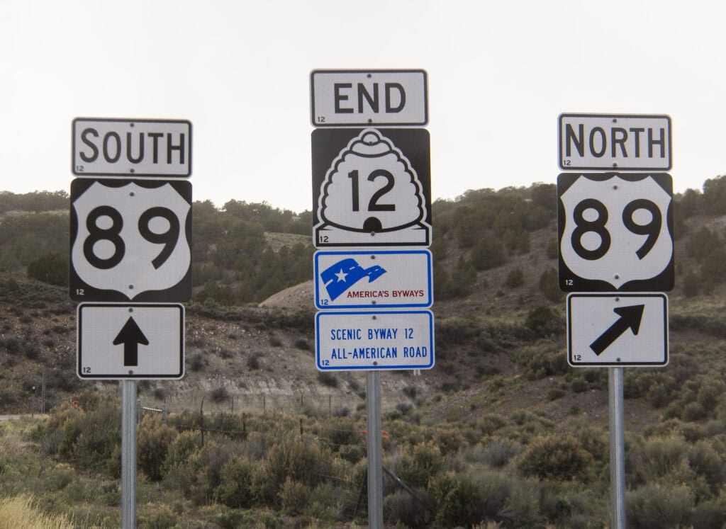 Utahs Scenic Byways – hier ist der Weg das Ziel 2 Schilder Utah Scenic Byways © Larry C. Price