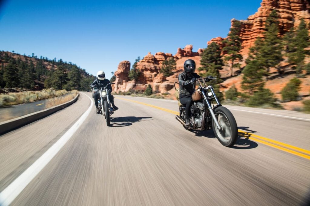 Utahs Scenic Byways – hier ist der Weg das Ziel 14 Highway 12 Utah Scenic Byways Motorradfahrer auf der Straße © Michael Kunde