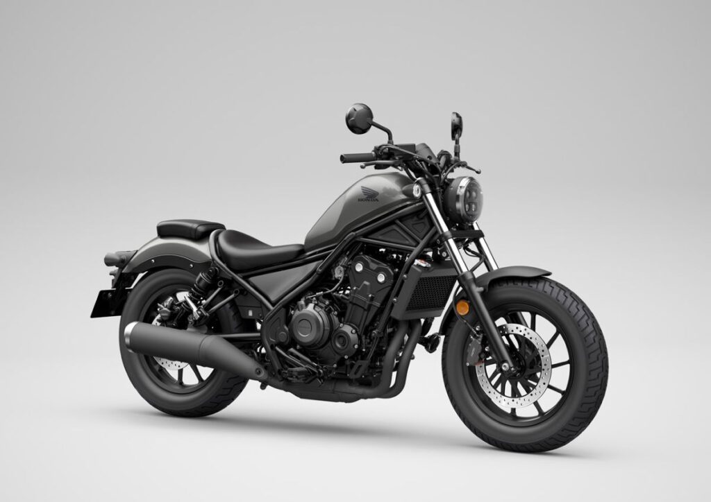 Honda CMX500 Rebel – Modelljahr 2024 1 Honda CMX500 Rebel 2024 Seitenansicht schräg