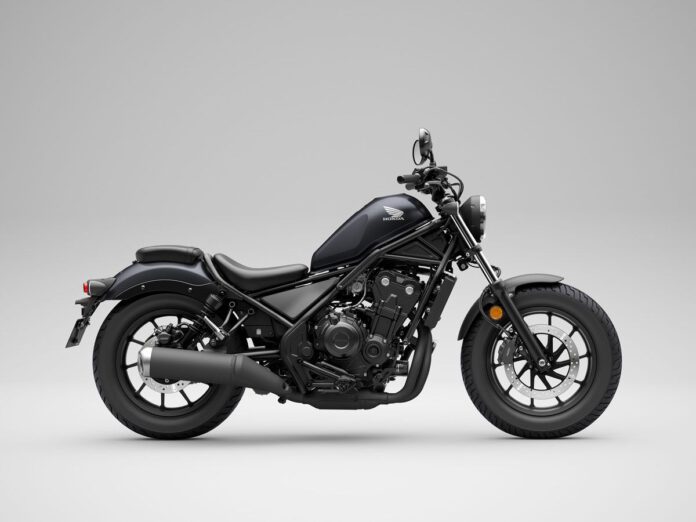 Honda CMX500 Rebel 2024 Seitenansicht schräg schwarz Honda CMX500 Rebel 2024 Seitenansicht schwarz