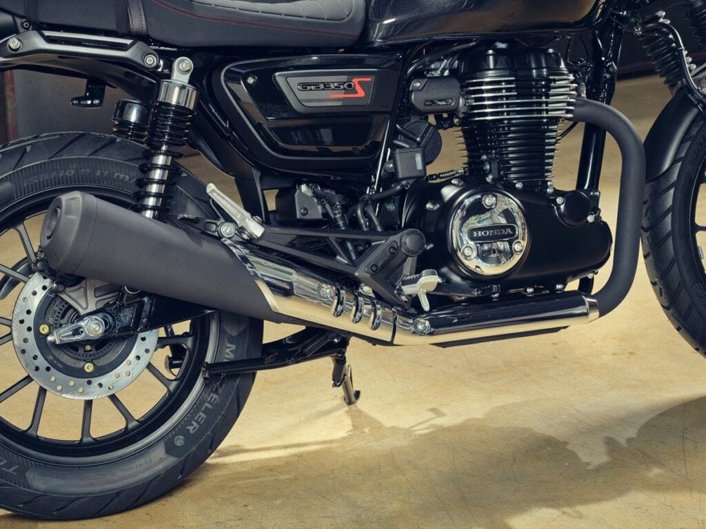 Honda GB350S – Zeitloser Roadster mit klassischem Charakter 7 Honda GB350S Detailansicht Auspuff