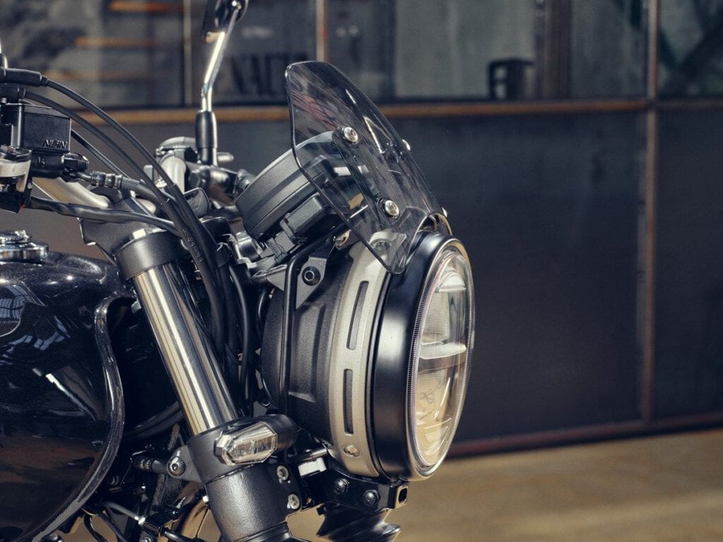 Honda GB350S – Zeitloser Roadster mit klassischem Charakter 8 Honda GB350S Detailansicht Scheinwerfer