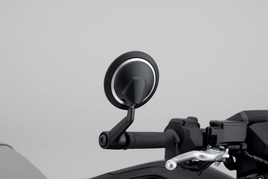 Honda WN7 Elektromotorrad dunkelgrün Detailansicht Spiegel und Lenker