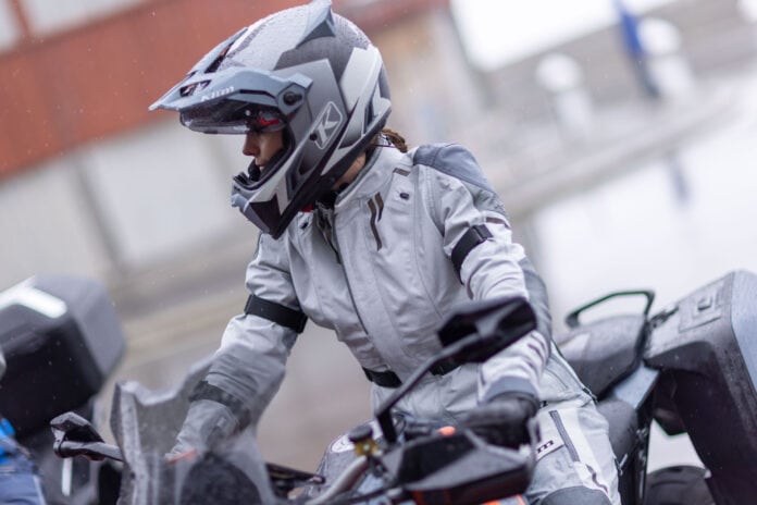 Touring-Motorradkombi von Frauen für Frauen von Klim