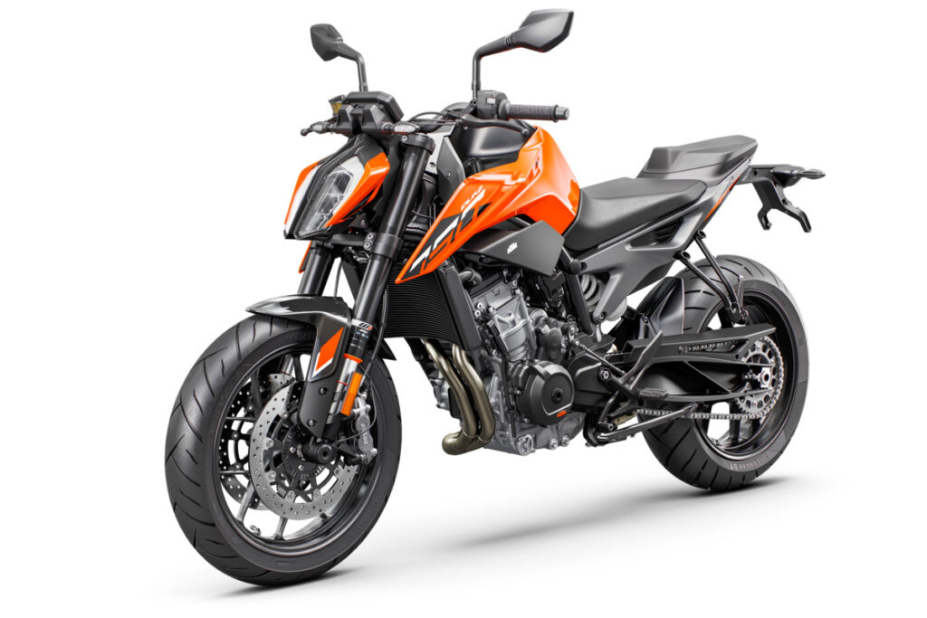 KTM 790 DUKE Modelljahr 2022 - Das Originale "Scalpel" ist zurück 8 Die überarbeitete KTM 790 DUKE sorgt für ein unvergleichliches Fahrerlebnis und schließt die Lücke zwischen der 390 DUKE und der 890 DUKE.
