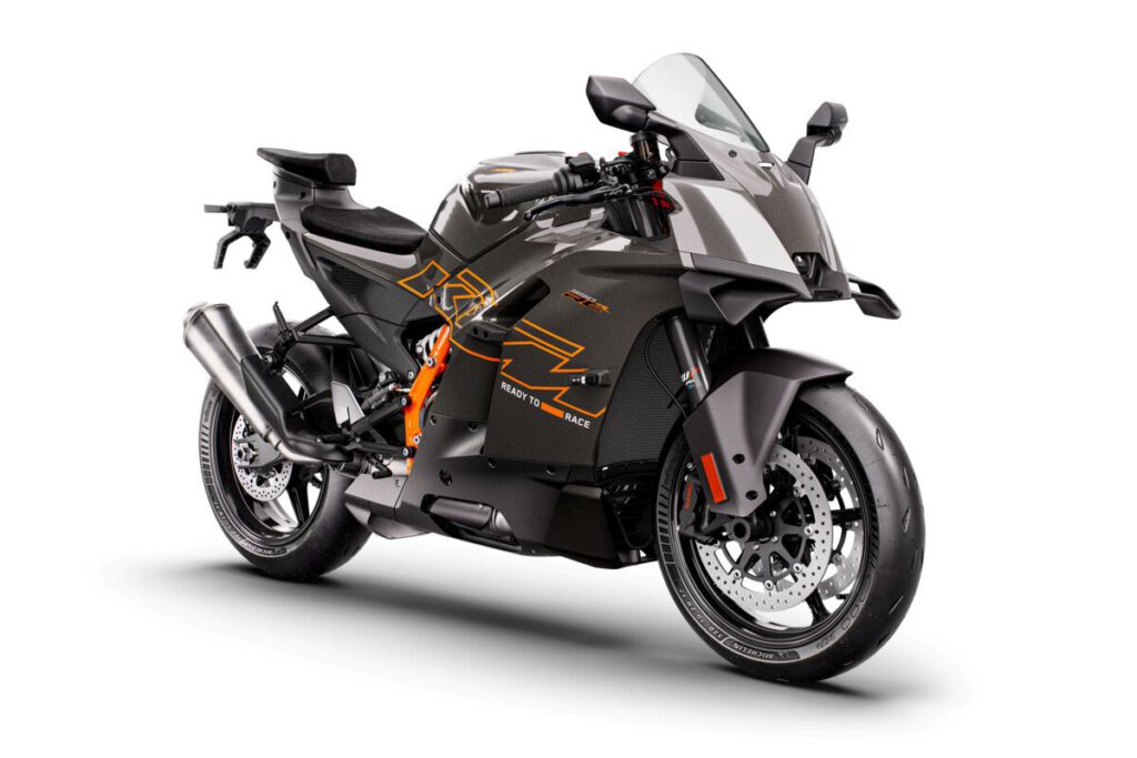 KTM 990 RC R 2026 – Supersportlicher Adrenalinträger für Straße und Rennstrecke 6 KTM 990 RC R 2026 schwarz Seitenansicht schräg