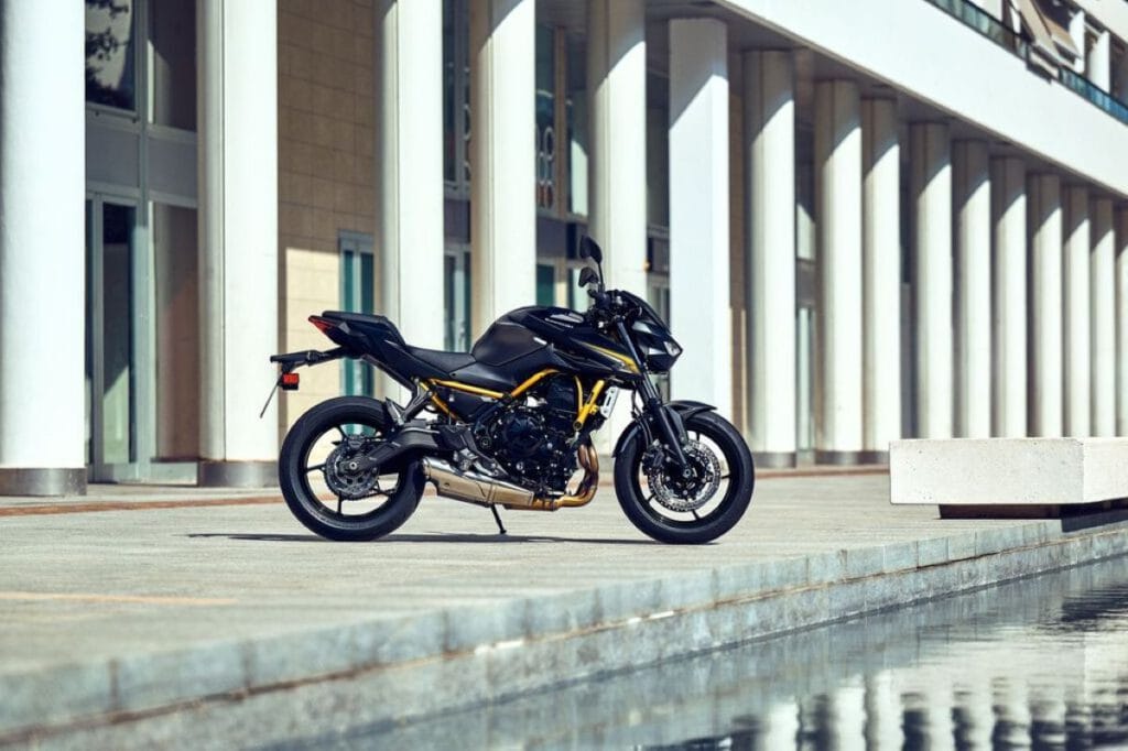 Kawasaki Z650 S 2026 Seitenansicht Lifestyle Bild