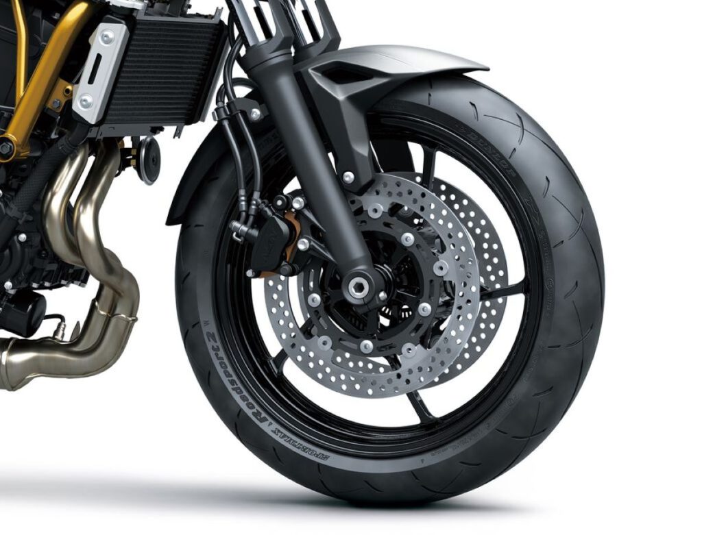 Kawasaki Z650 S 2026 schwarz Reifen Detailansicht