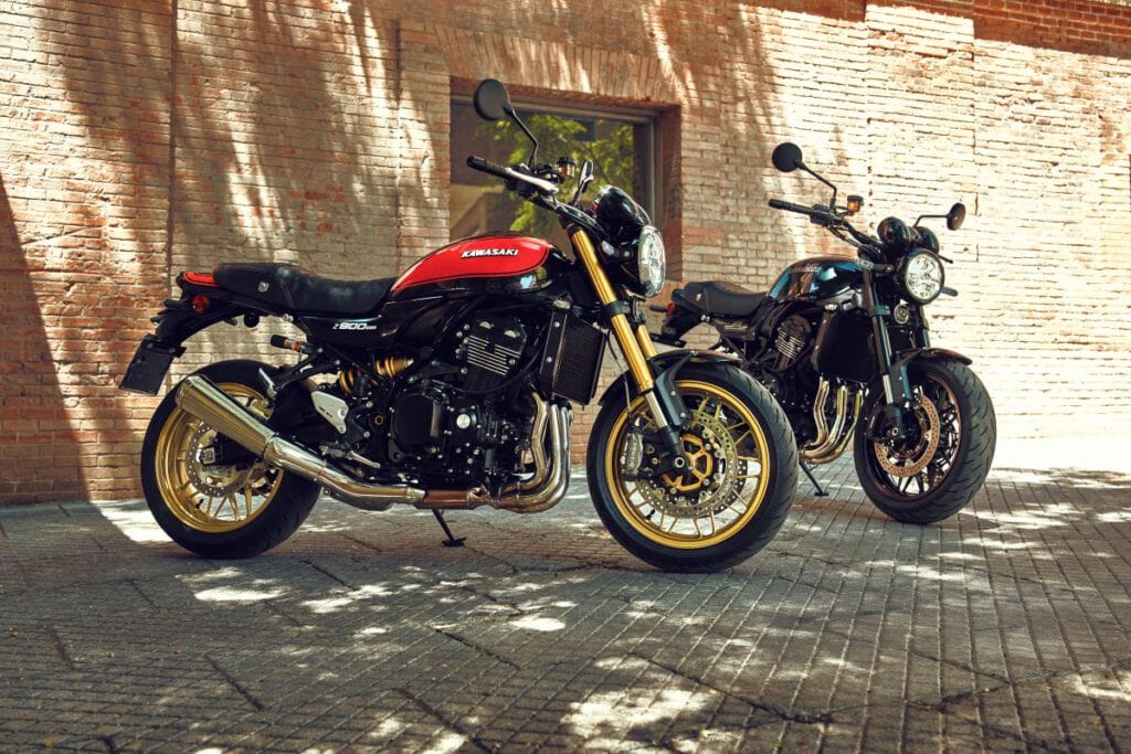 Kawasaki Z900RS 2026 2 Modelle stehend