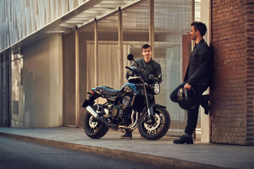 Kawasaki Z900RS 2026 Lifestylebild