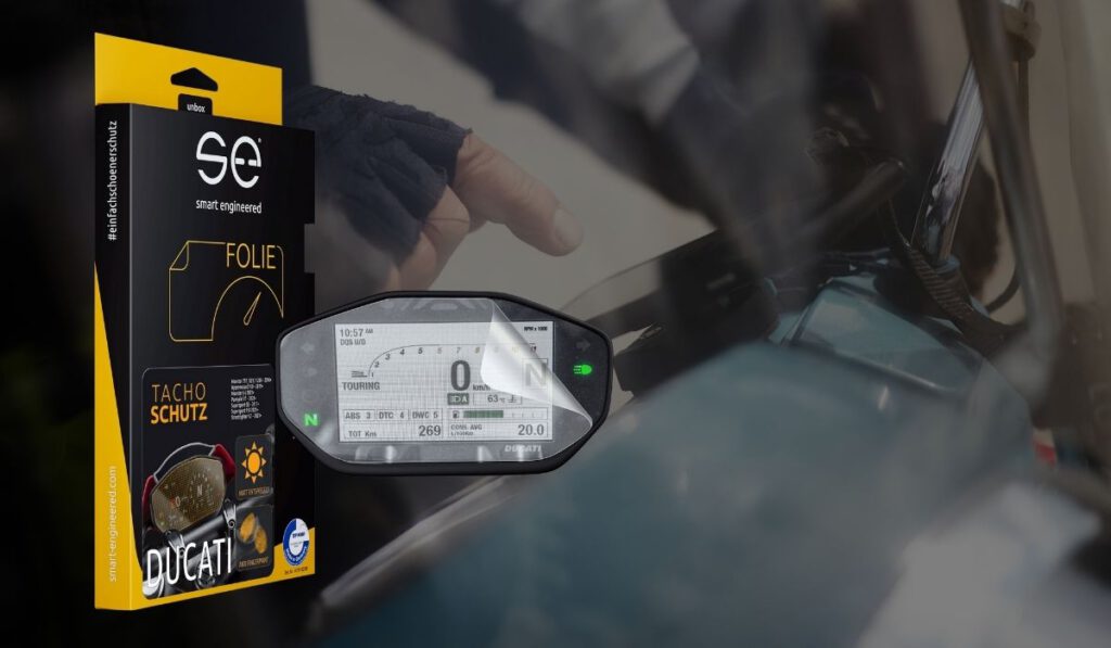 Je nach Sonneneinstrahlung lässt sich im Motorrad-Cockpit oder Navi einfach nichts erkennen. Die Smart Engineered Schutzfolie kann helfen.