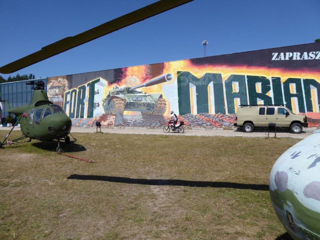 ENDURO IN POLEN / WESTPOMMERN – VERBOTEN GUT 12 Militaerflugzeuge Jochen Ehlers ENDUROFUN TOURS