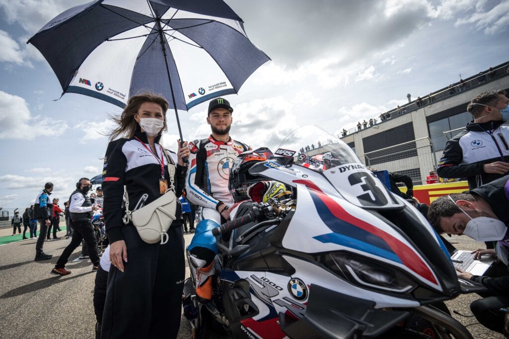 Mit den ersten Rennen in MotorLand Aragón ist die WorldSBK 2022 gestartet. BMW erlebte beim Auftakt ein Wochenende mit Licht und Schatten.