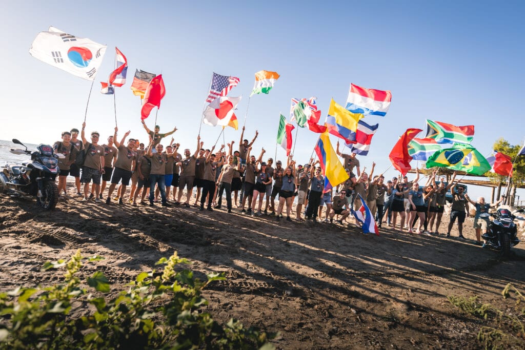 21 internationale Teams starten bei der BMW GS Trophy 2022 Southeast Europe 6 21 internationale Teams bei der BMW GS Trophy 2022 an den Start. 15 Dreierteams bei den Männern und 6 Zweierteams bei den Frauen.