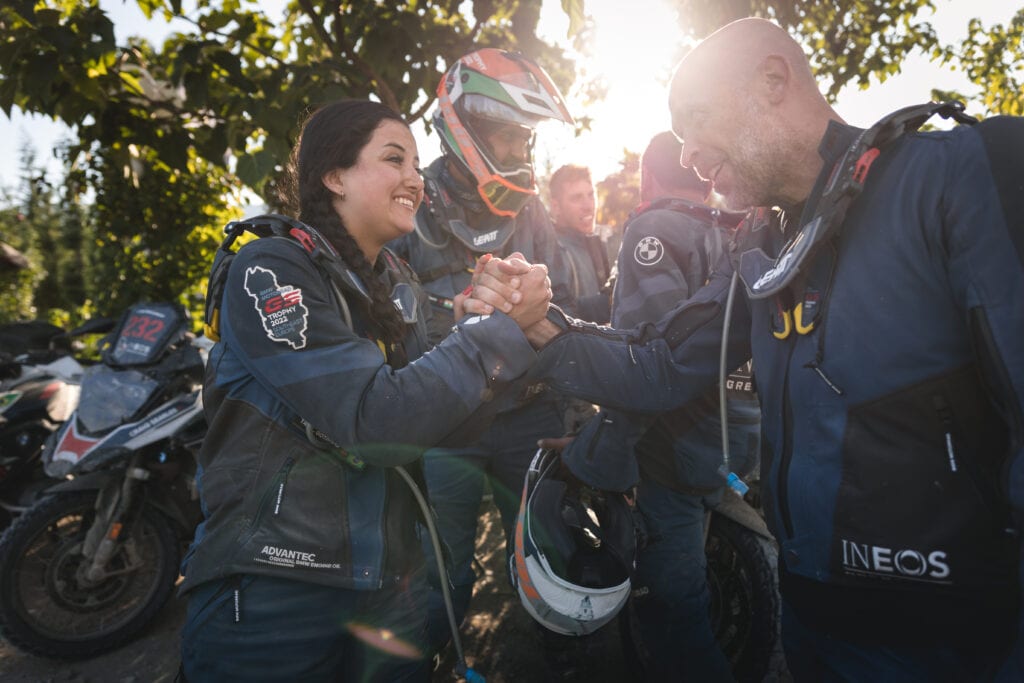Tag 2: Ein langer GS Trophy-Tag in den Bergen 9 Heute ging es nicht direkt hinaus, sondern direkt hinein in die erste Sonderprüfung des Tages auf dem Gelände der Burg von Berat. GS Trophy 2022