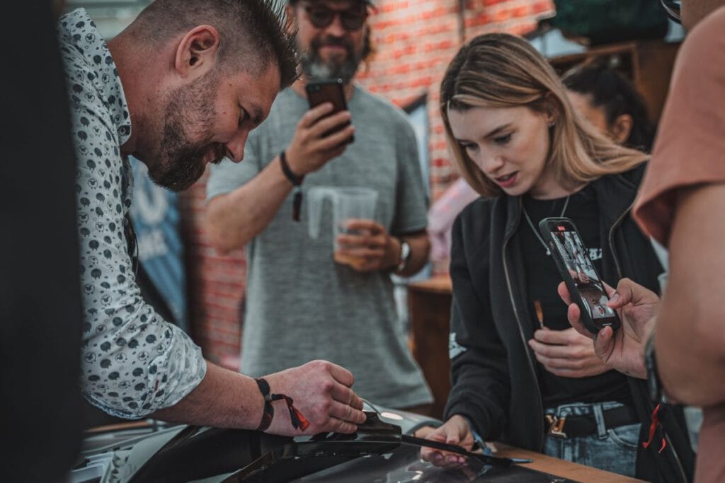 Ein Fest für die Sinne. Musikalische Independent-Welt trifft handwerkliche Leidenschaft für Individualisten beim Pure & Crafted Festival in Berlin.