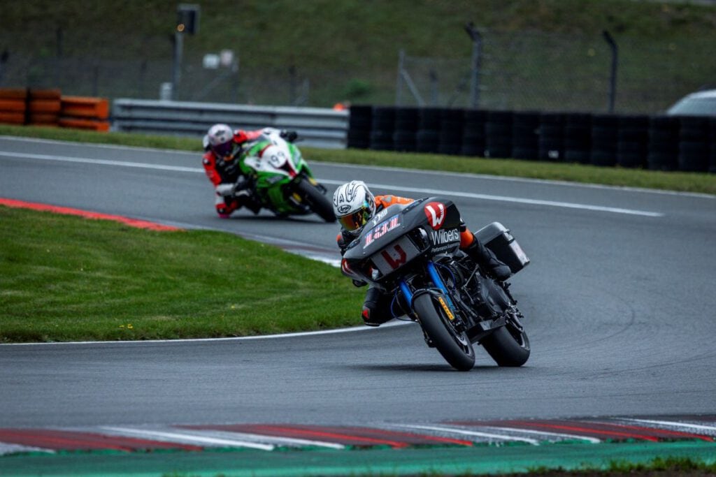 Rennbild Fahrer beim Langstreckenrennen Oschersleben 2025