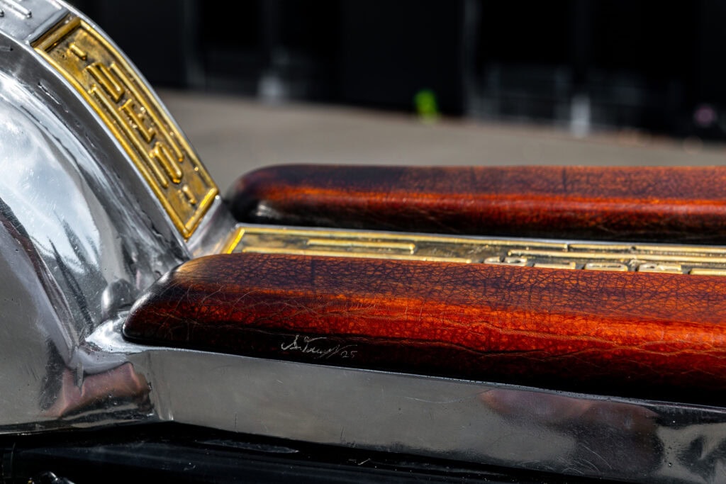 Royal Enfield GT 650 Schatten Custom Bike enthüllt 1 Royal Enfield GT 650 „Schatten Custom Bike von Enrico de Haas Detailansicht Sitz © Chris Graf Allgeier