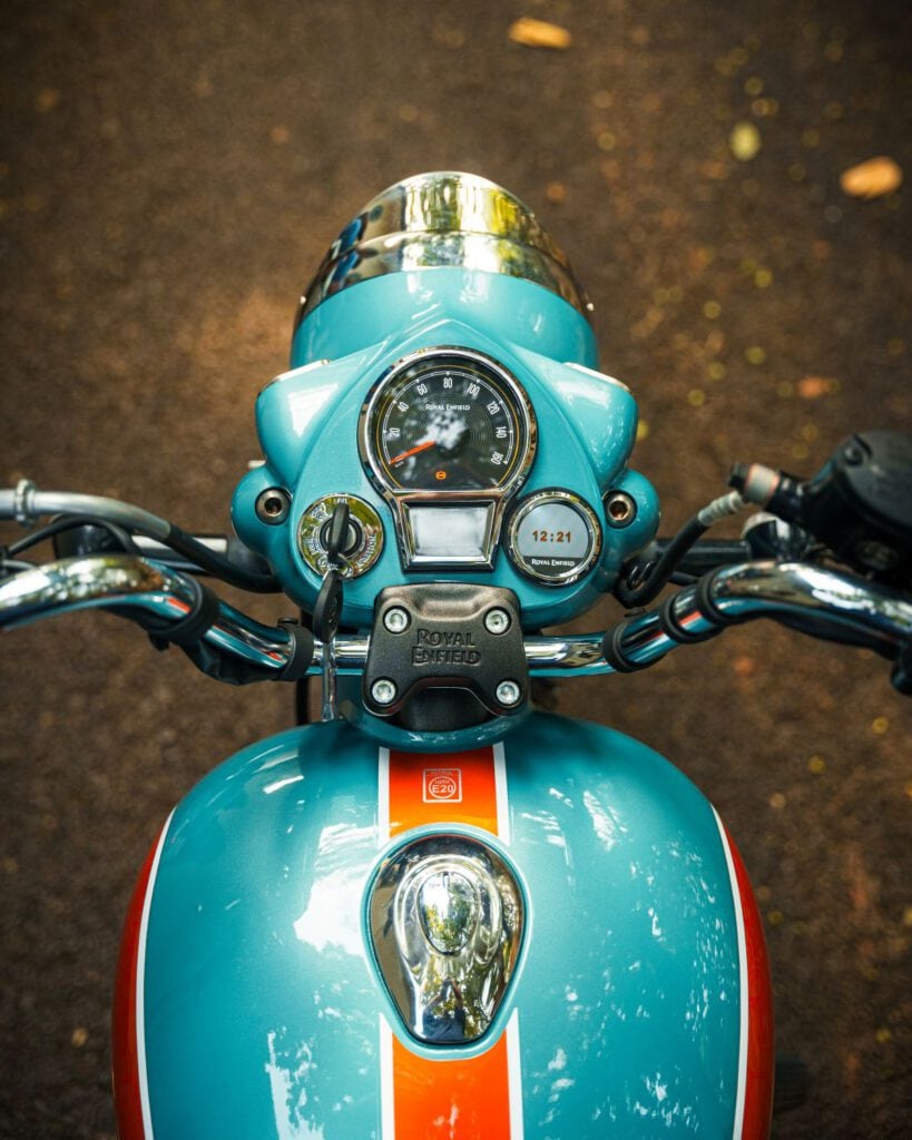 Royal Enfield Goan Classic 350: Hommage an die Motorradkultur von Goa 6 Die Royal Enfield Goan Classic 350 verbindet Retro-Bobber-Style mit moderner Technik. Alle Specs, Details und Besonderheiten im Überblick.