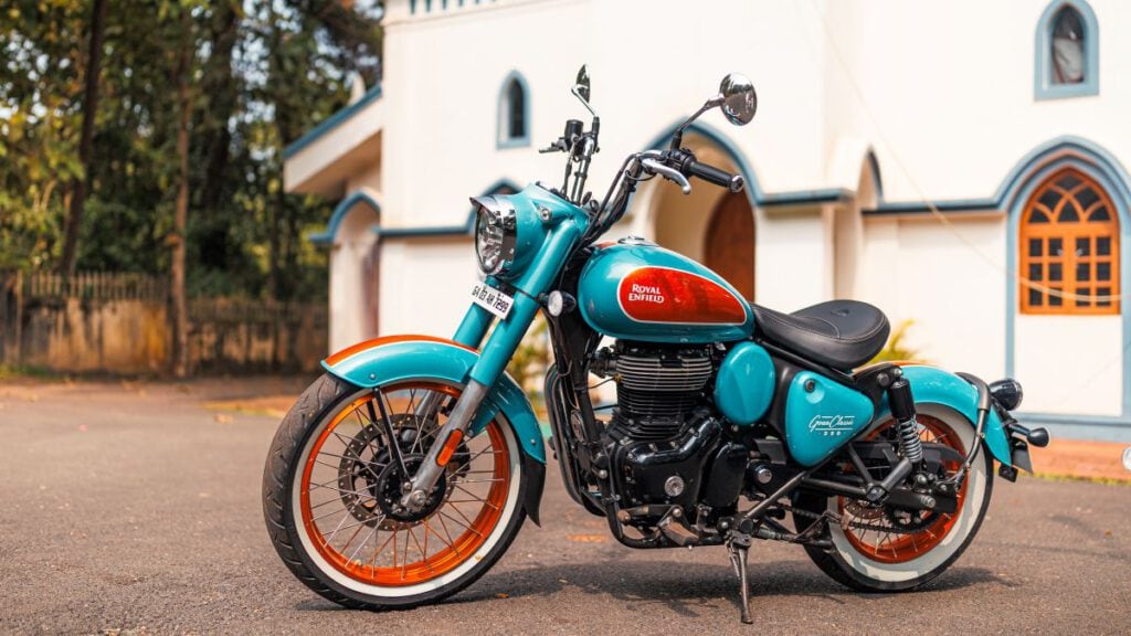 Die Royal Enfield Goan Classic 350 verbindet Retro-Bobber-Style mit moderner Technik. Alle Specs, Details und Besonderheiten im Überblick.