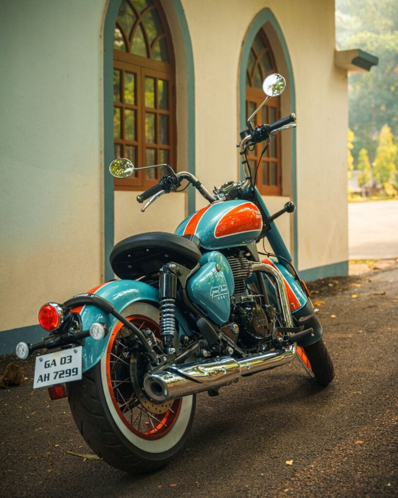 Royal Enfield Goan Classic 350: Hommage an die Motorradkultur von Goa 7 Die Royal Enfield Goan Classic 350 verbindet Retro-Bobber-Style mit moderner Technik. Alle Specs, Details und Besonderheiten im Überblick.