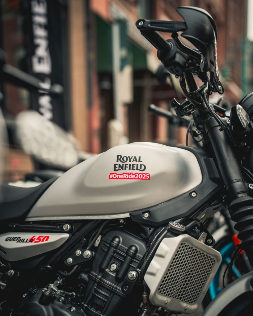 Royal Enfield One Ride 2025 - Detailaufnahme Tank RE