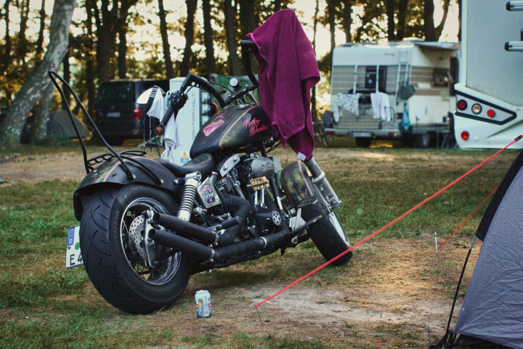 Es wird wild! Das nächste Treffen der SHE RIDES Community. Camping an der Müritzer Seenplatte. Motorradtour | Motorradfrauen | Abenteuer