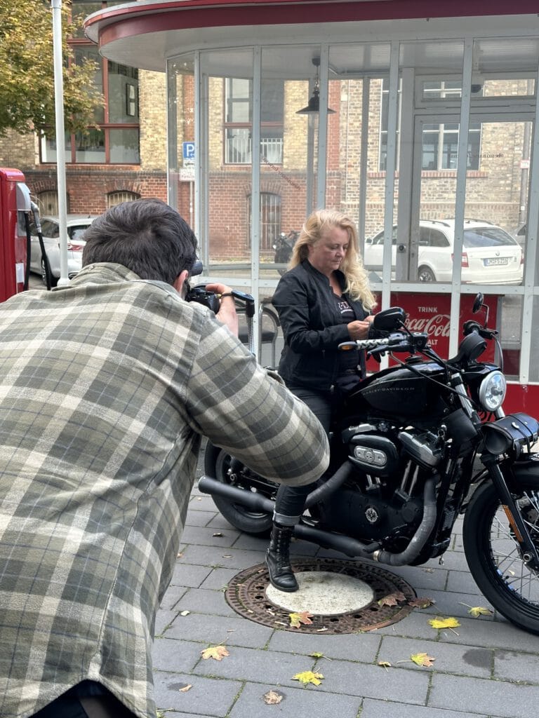 She Rides Community Hessen. Ein Event in Frankfurt: Frauen, Motorräder und starke Gemeinschaft. Werde Teil unserer einzigartigen Community!