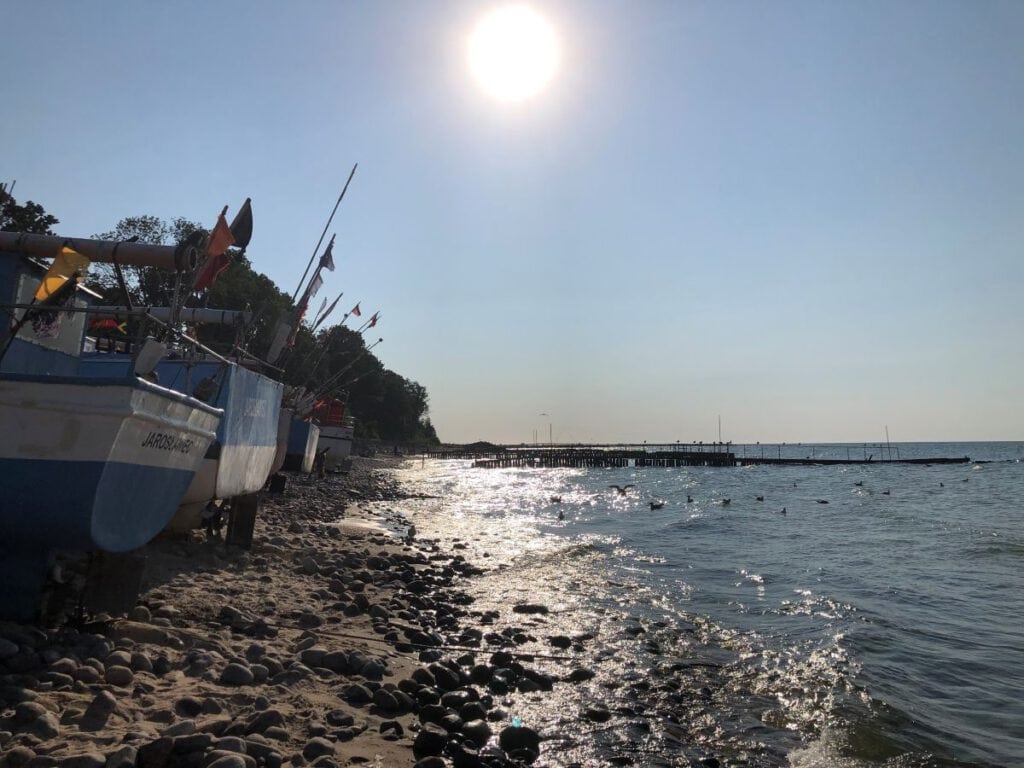 ENDURO IN POLEN / WESTPOMMERN – VERBOTEN GUT 2 Strand mit Schiffen Jochen Ehlers - ENDUROFUN TOURS