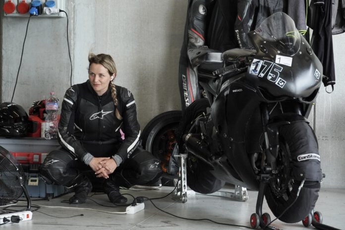 Tanja hat eine Leidenschaft für sportliche Motorräder. Wenn sie ihr Motorrad sieht, hat sie Schmetterlinge im Bauch. Mehr dazu im Interview.