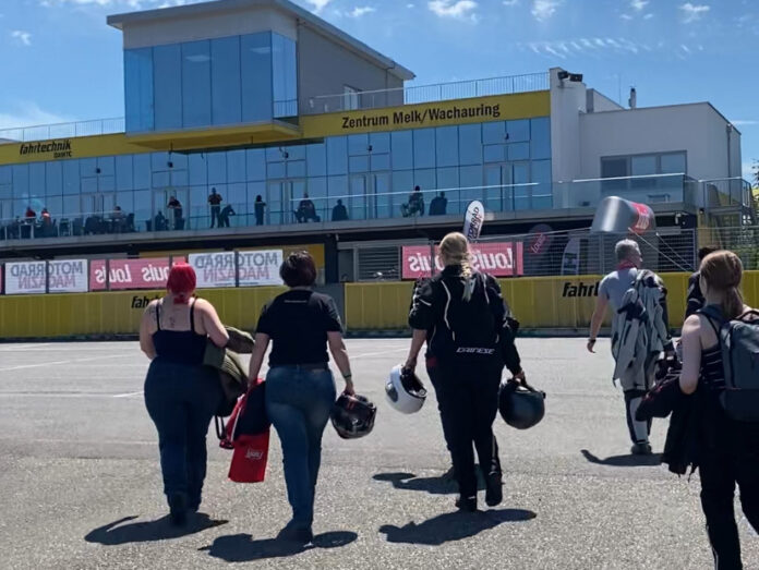 Über 100 Teilnehmerinnen pilgerten heuer zum Ladiescamp von Motorradmagazin. Für erfahrene Motorradfahrerinnen & Fahranfängerinnen. | Event