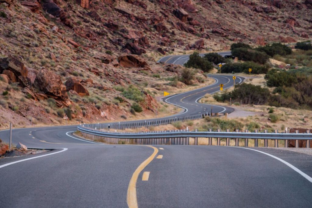 Utahs Scenic Byways – hier ist der Weg das Ziel 3 Utah Scenic Byways Kurven © AustenDiamondPhotography