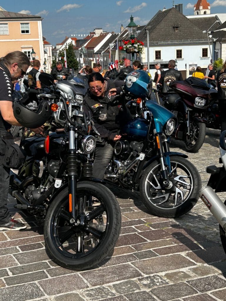 Kickoff der Harley-Davidson Charity-Tour (HDCT) mit rund 300 Harleys in Wien. Spenden sammeln für Menschen mit Muskelerkrankung.