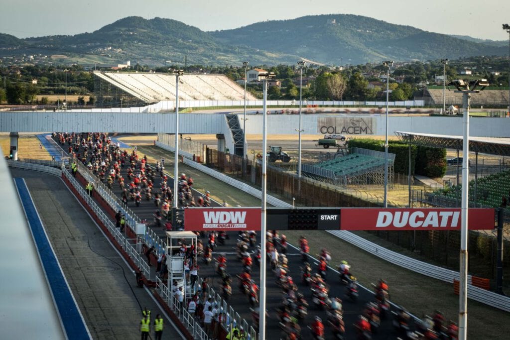 World Ducati Week 2026: Drei Tage voller Leidenschaft zum 100-jährigen Jubiläum 4 WDW2024 _Blick auf die Rennstrecke