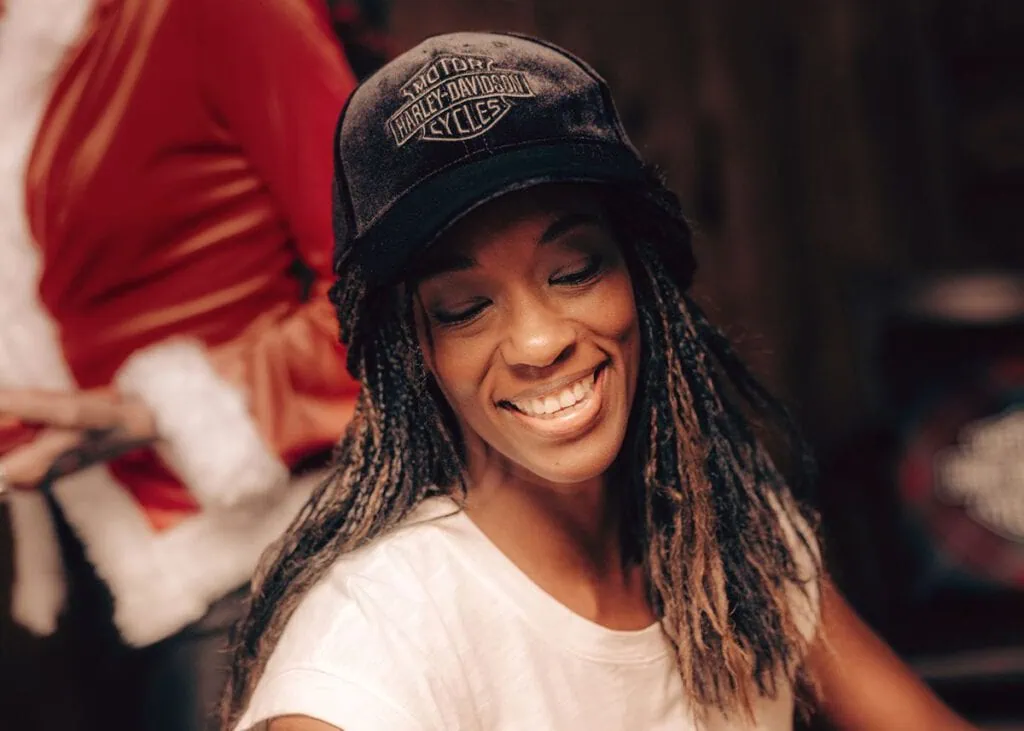 Women Velour Ballcap Lifestylebild