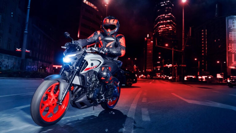 Neue Yamaha MT-03: Erlebe den „Master of Torque“ Nervenkitzel!