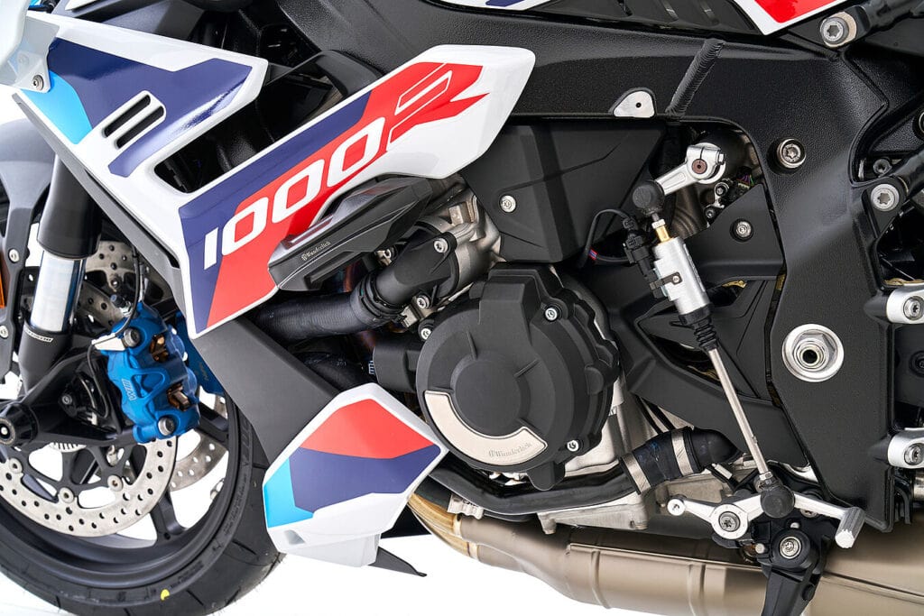 Das Wunderlich Motorschutzcover Set für die S und M 1000 Modelle von BMW Motorrad. Sie bieten maximalen Schutz. Bei minimalem Gewicht.