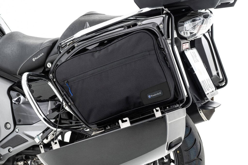 Sie sind praktisch, komfortabel und sie schützen in Motorradkoffern alles, was uns lieb und teuer ist. Motorradkoffer-Innentaschen | Zubehör