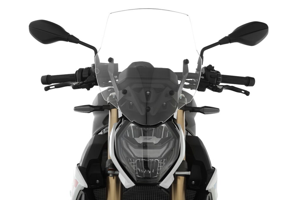 Integrierte Marathon Scheibe für die BMW S 1000 R 1 Wunderlich Marathon Scheibe für die BMW S 1000 R beruhigt den Orkan, der losbricht, wenn die R von der Leine gelassen wird.