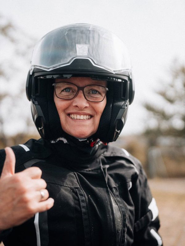 Fellows Ride @SHE RIDES Summit 2024 Gipfeltreffen motorradfahrender Frauen auf Burg Breuberg in Hessen.