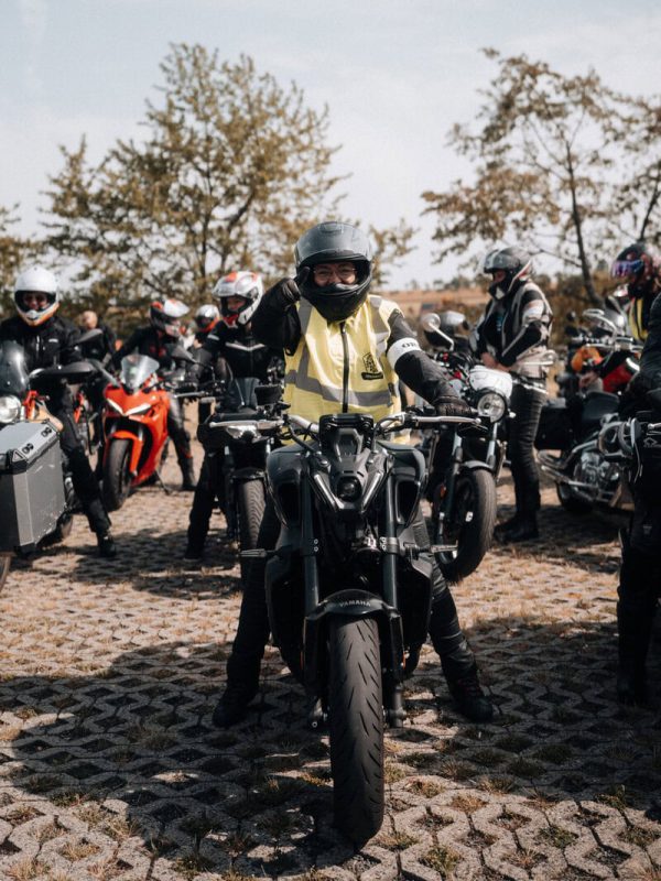 Fellows Ride @SHE RIDES Summit 2024 Gipfeltreffen motorradfahrender Frauen auf Burg Breuberg in Hessen.