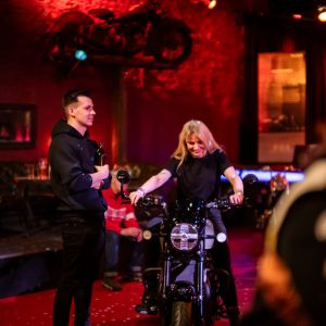 Das mit Spannung erwartete Launch-Event der neuen Royal Enfield Shotgun 650 statt. Ein erster Blick auf das neuste Meisterwerk aus Indian im Roadrunners Rock & Motor Club in Berlin.