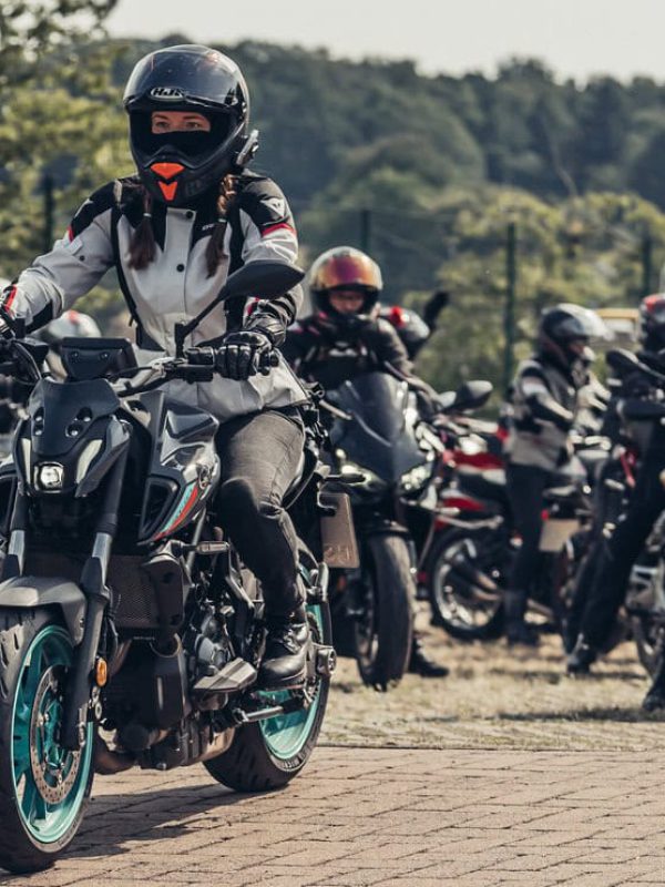 Fellows Ride @SHE RIDES Summit 2024 Gipfeltreffen motorradfahrender Frauen auf Burg Breuberg in Hessen.