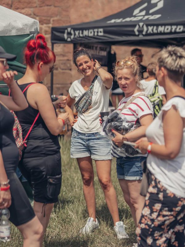SHE RIDES Summit 2024 Gipfeltreffen motorradfahrender Frauen auf Burg Breuberg in Hessen.