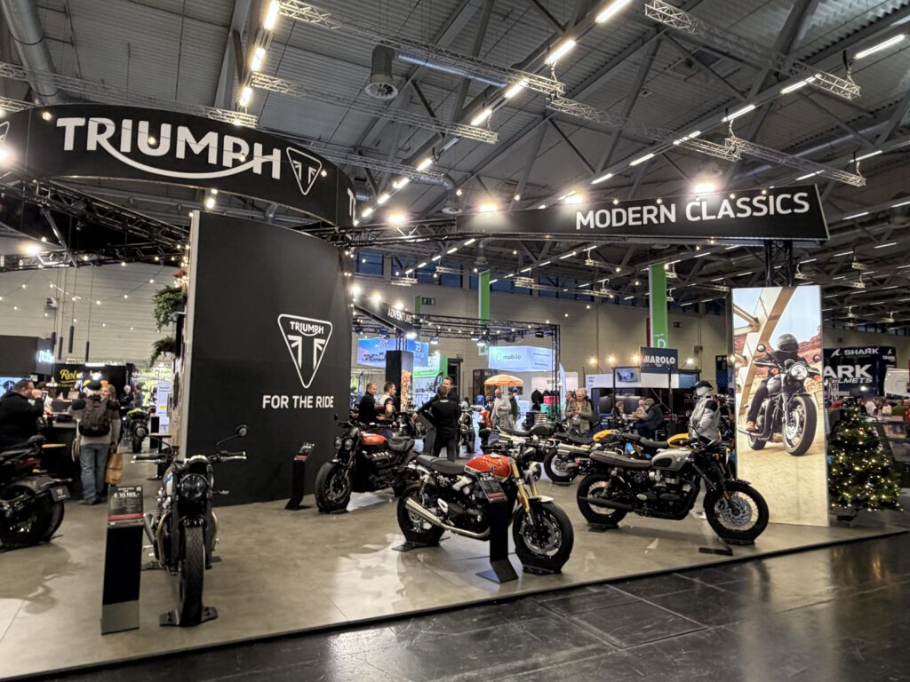 INTERMOT 2025 Erfahrungsbericht: Große Bühne, viel Show – wenig Neues 12 Intermot 2025 Triumph Stand